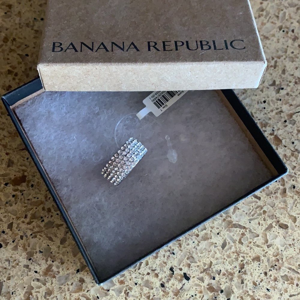 NWT Banana Republic Silver/Crystal Ring. Size 7.